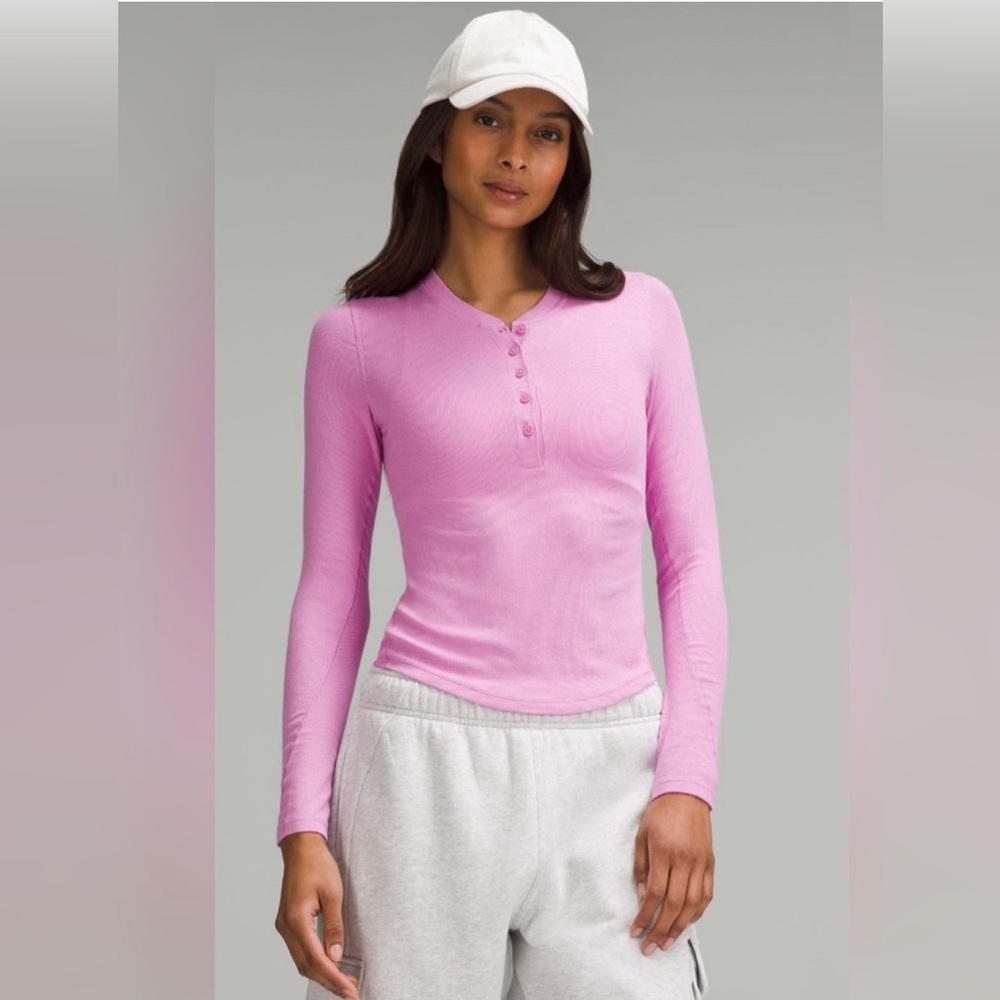 Lululemon Hold Tight Henley dahlia mauve - size 6 - fits like 4 - sold out OL